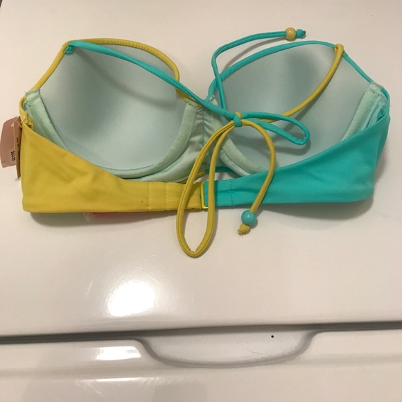 💧Victoria's Secret getaway halter💧 - Picture 2 of 7